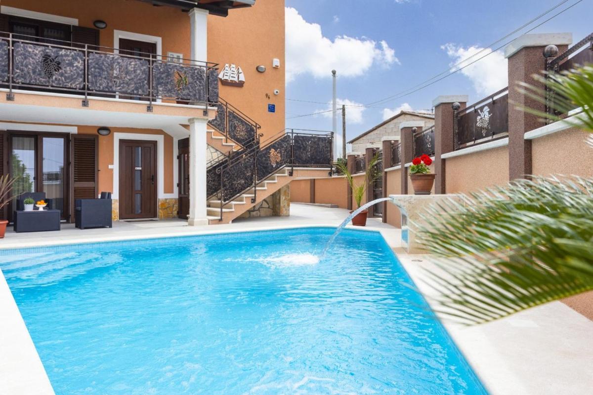 Kaštelir Villa Vita In Porec - Haus Fuer 6-8 Personen מראה חיצוני תמונה