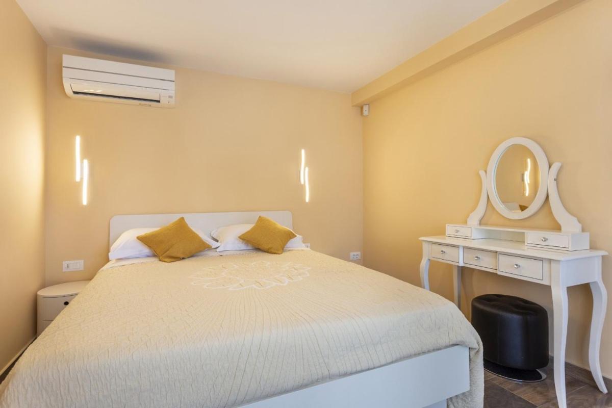 Kaštelir Villa Vita In Porec - Haus Fuer 6-8 Personen מראה חיצוני תמונה