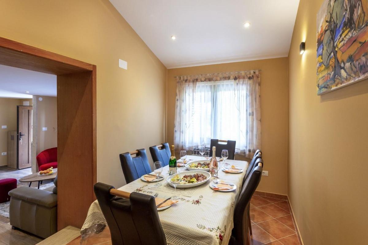 Kaštelir Villa Vita In Porec - Haus Fuer 6-8 Personen מראה חיצוני תמונה