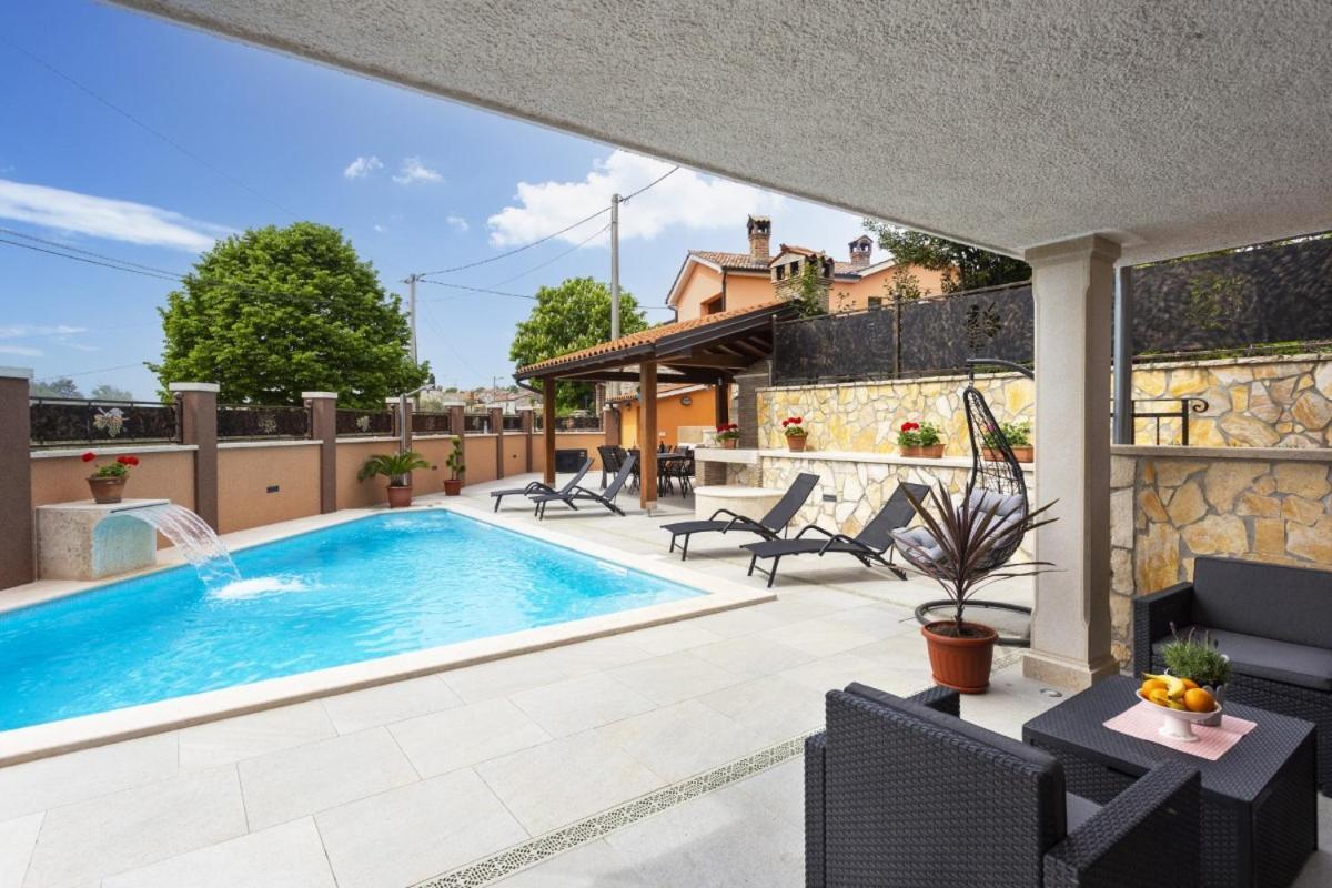 Kaštelir Villa Vita In Porec - Haus Fuer 6-8 Personen מראה חיצוני תמונה
