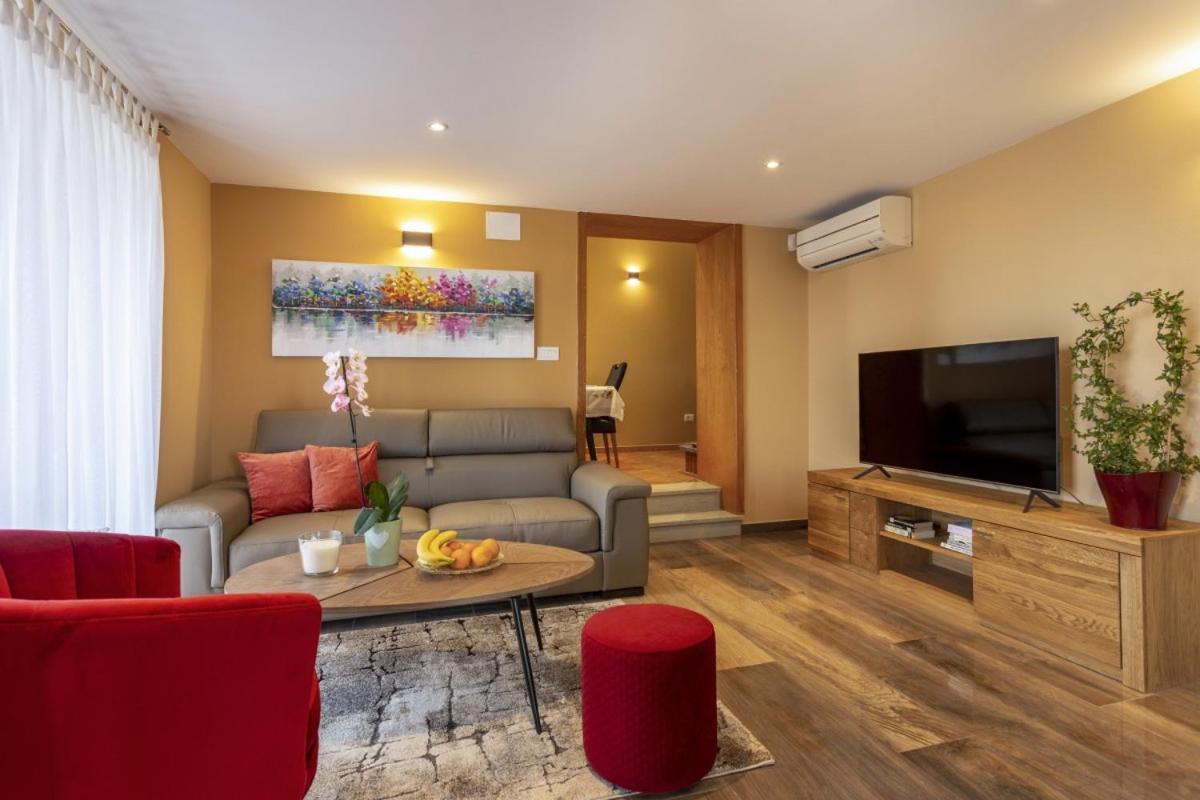 Kaštelir Villa Vita In Porec - Haus Fuer 6-8 Personen מראה חיצוני תמונה