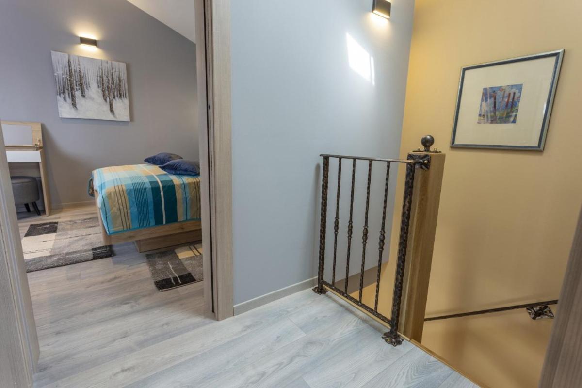 Kaštelir Villa Vita In Porec - Haus Fuer 6-8 Personen מראה חיצוני תמונה