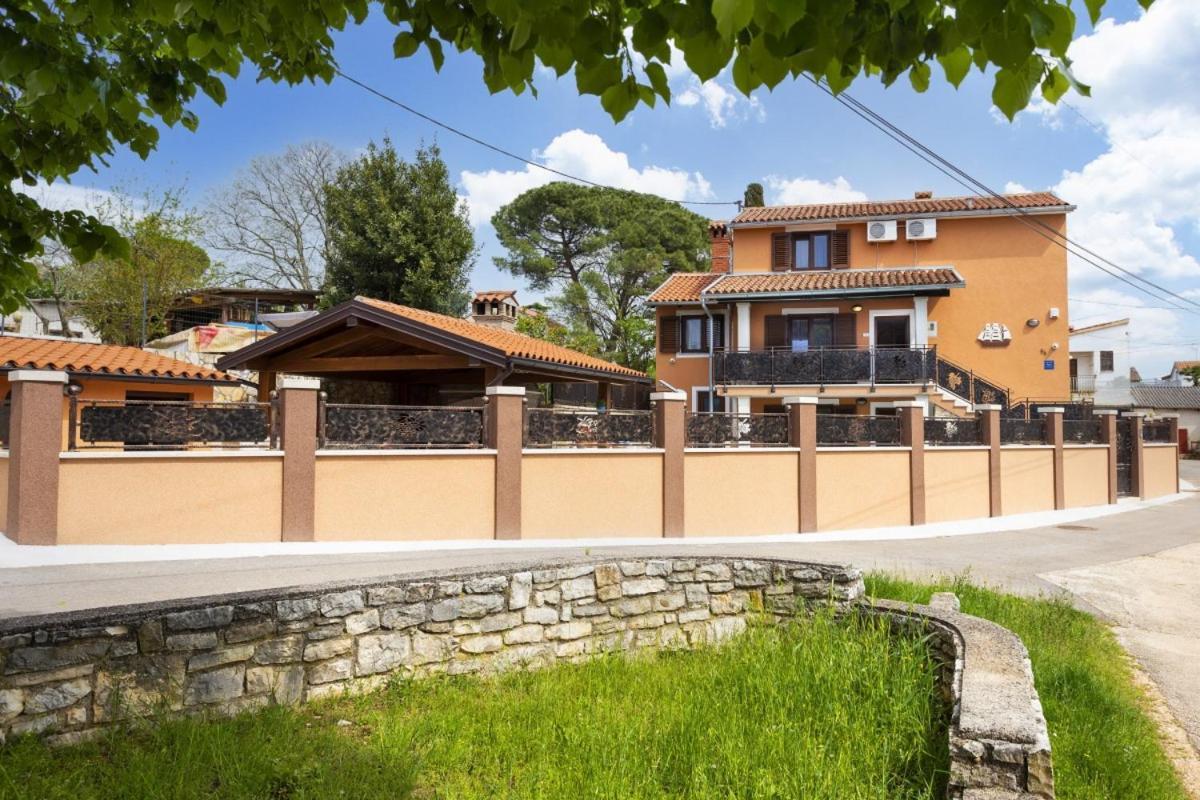 Kaštelir Villa Vita In Porec - Haus Fuer 6-8 Personen מראה חיצוני תמונה