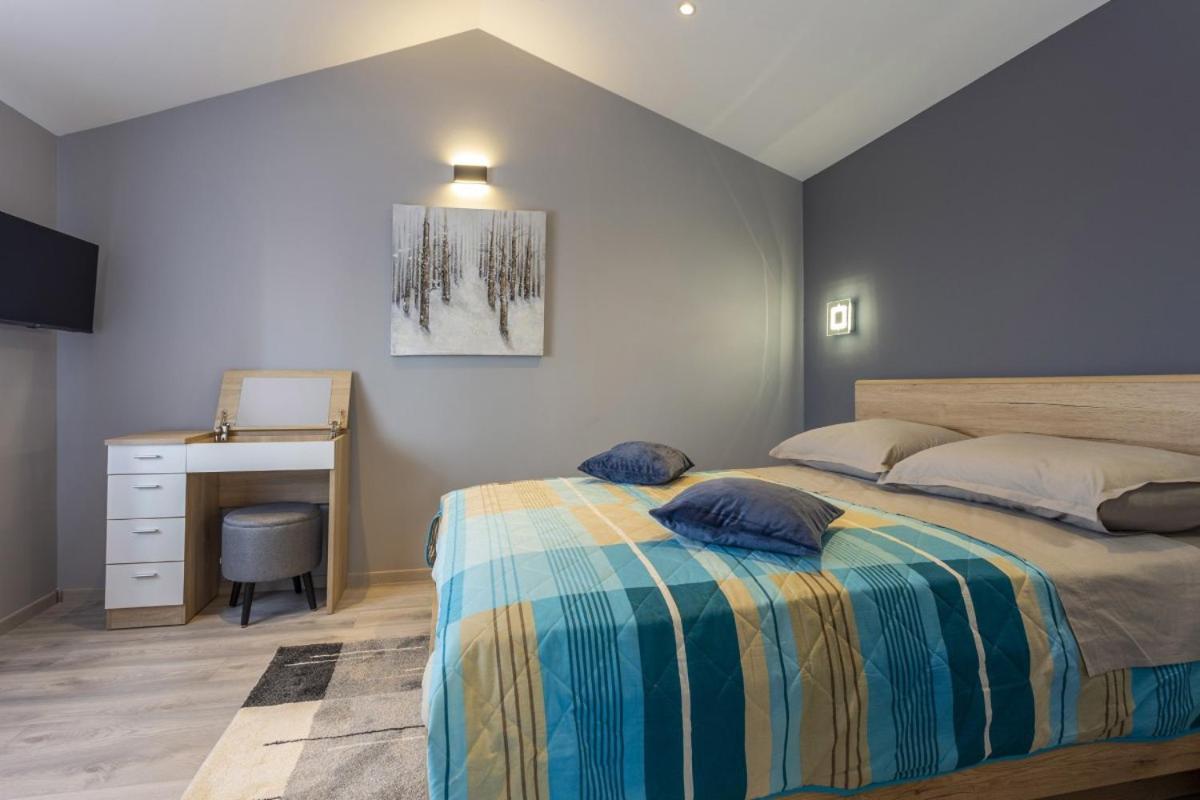 Kaštelir Villa Vita In Porec - Haus Fuer 6-8 Personen מראה חיצוני תמונה