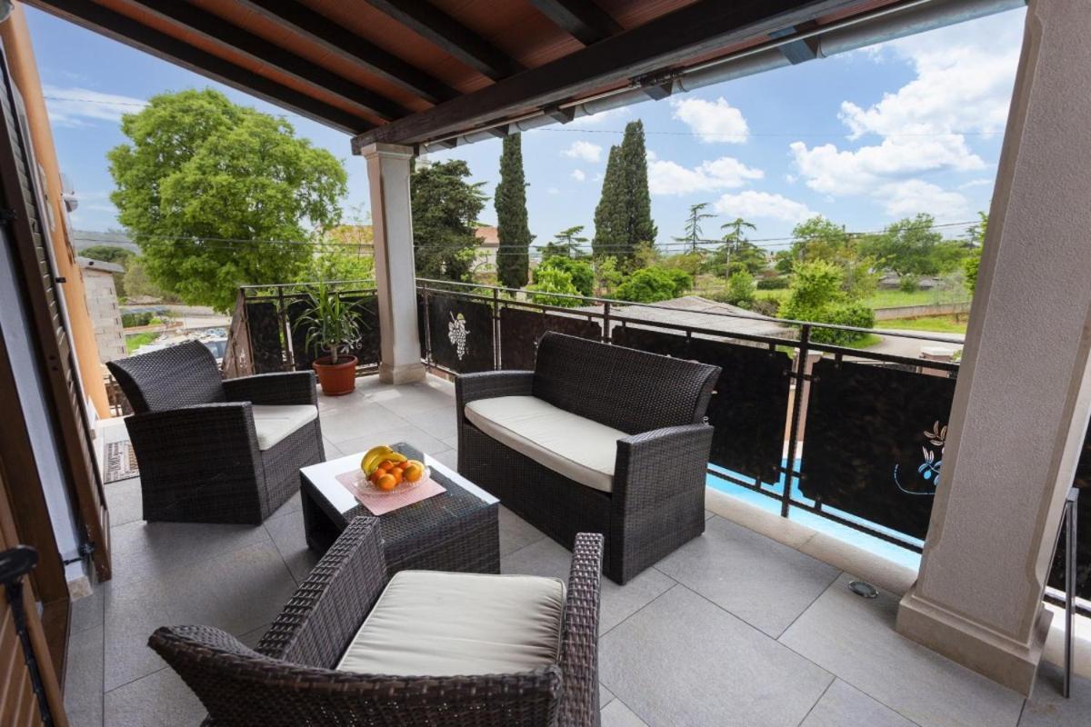 Kaštelir Villa Vita In Porec - Haus Fuer 6-8 Personen מראה חיצוני תמונה